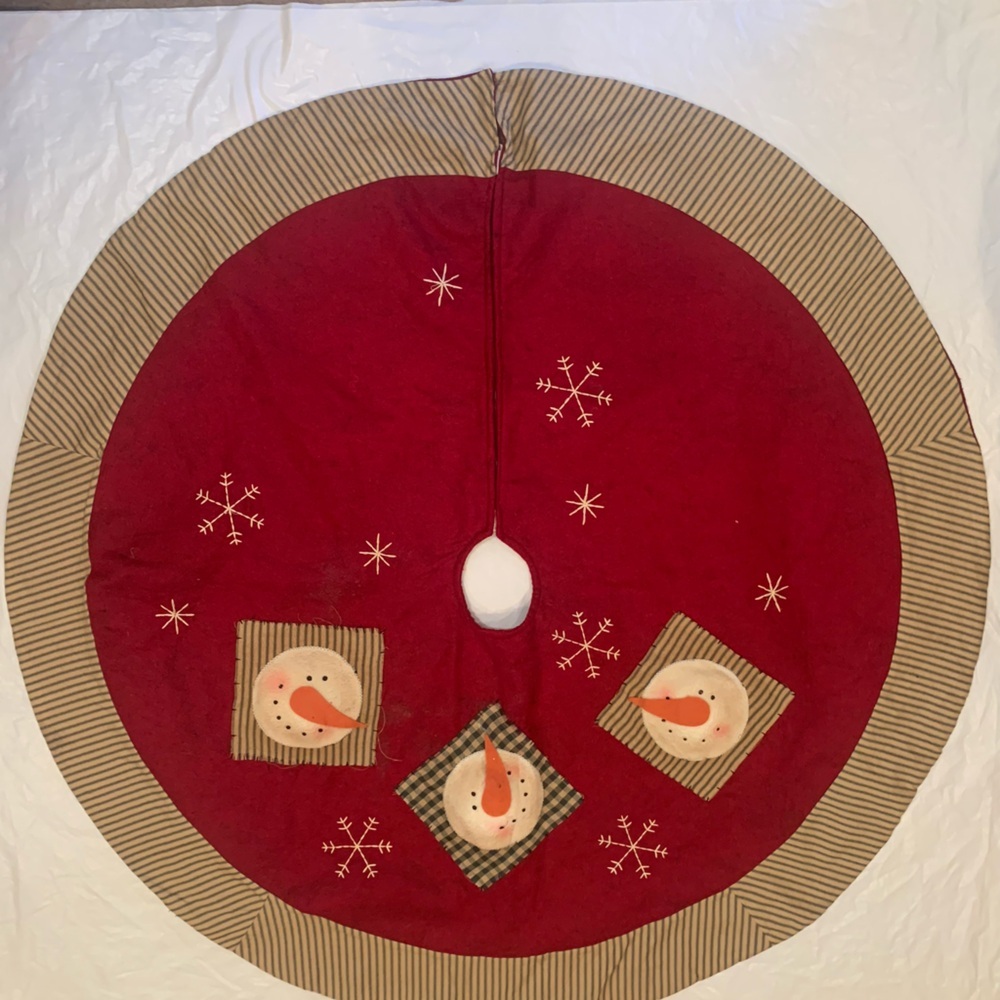 Vintage Snowman Felt Christmas Tree Skirt Tan, Maroon, Green 48" Diameter